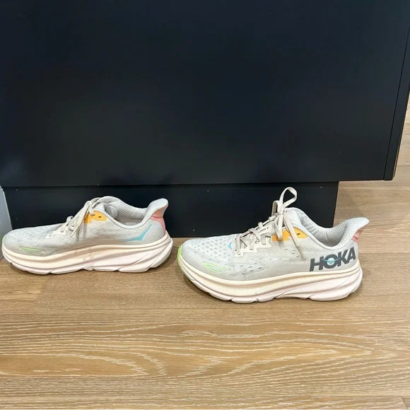 HOKA One One Clifton 9 women’s size 9 - Picture 2 of 11